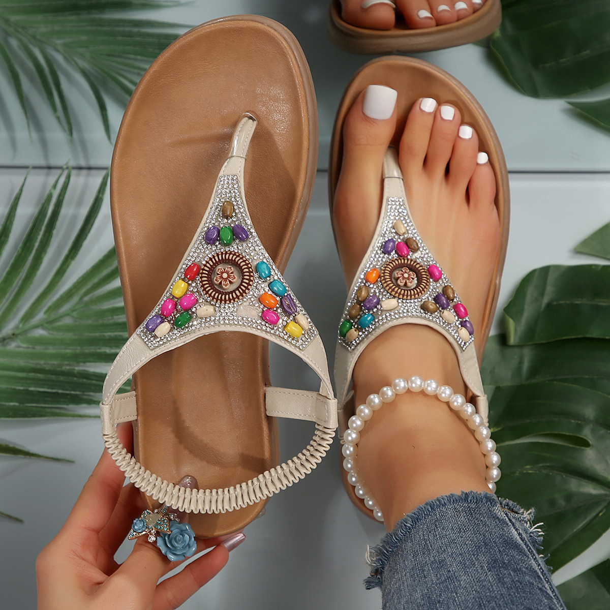 Wholesale of new Korean style beaded comfortable flat stretchable flip-flops for women in summer 2025 details Picture
