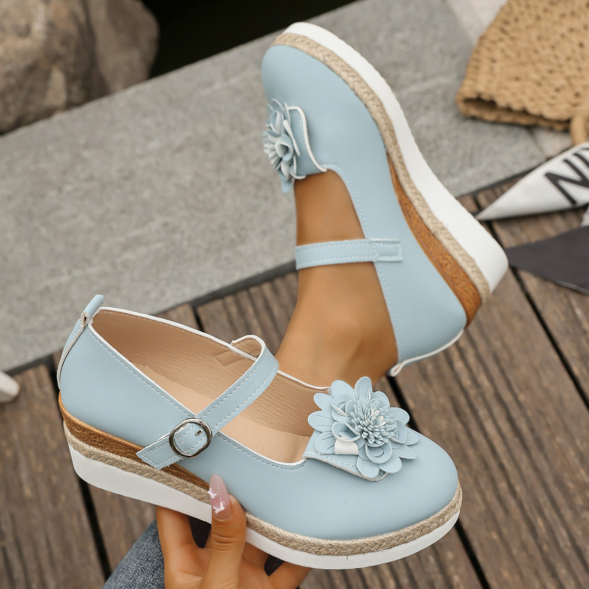 Cross-border foreign trade thick-soled fashionable casual single shoes for women, flower-shaped toe caps, belt buckles, hollowed-out wedge heels, large-sized single shoes from Europe and America Application Scenario