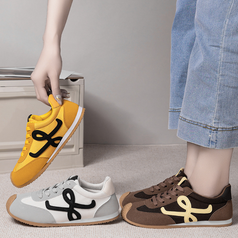Versatile women's shoes, retro German training shoes, trendy and fashionable casual shoes, soft-soled, not tiring to the feet, single shoes, breathable, Forrest Gump shoes Application Scenario