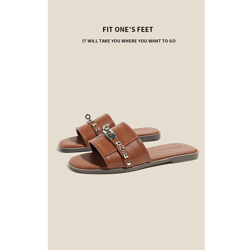 Spring 2025 new open-toe gold lock one-piece flip-flops for women, flat-bottomed fashionable outerwear, wholesale in stock Specification drawing
