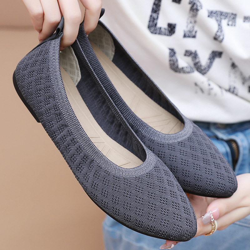 Women's shoes: Versatile, casual, breathable, fly-knit, lazy, soft-soled and not tiring to the feet, mom's shoes full figure