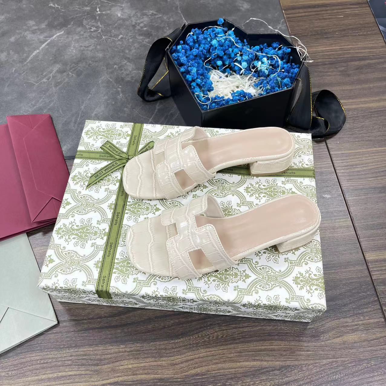 Women's outerwear with thick heels: 3 cm low-heeled sandals. New summer style 2025 versatile one-shoulder beach flip-flops Specification drawing