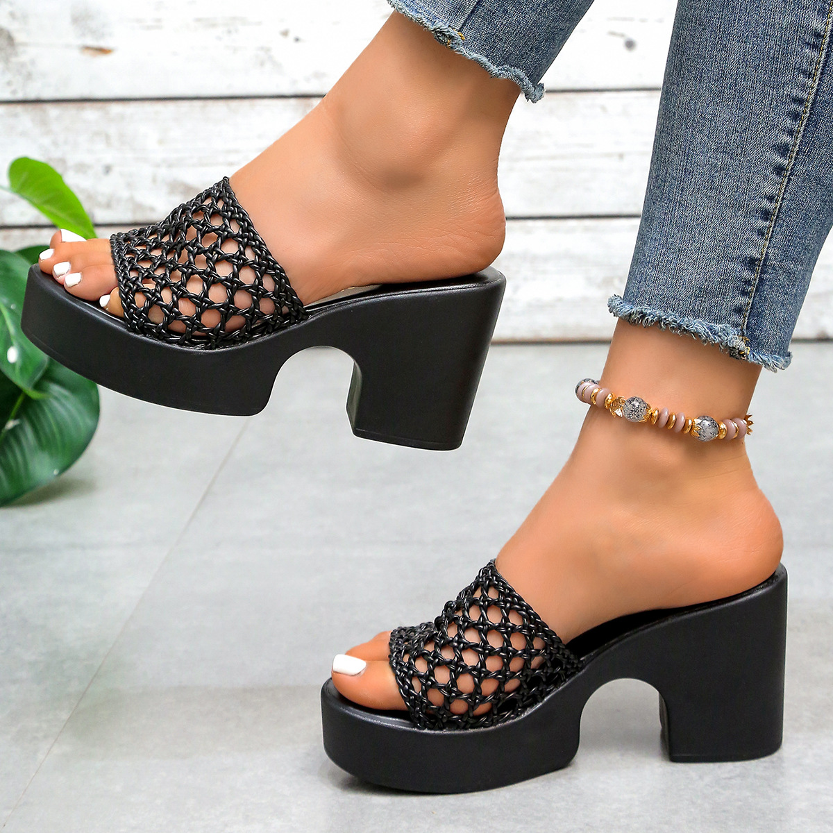 Cross-border large-sized one-piece flip-flops 2025 summer solid-color woven hollowed-out round-toe high heels thick-soled thick heels Specification drawing