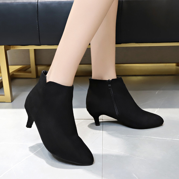 The new large-sized Martens boots for women on Amazon wish in the autumn of 2019, featuring European and American suede thin-heeled ankle boots Application Scenario