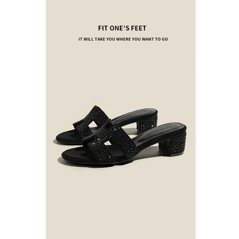 The 2025 new style of the "Full Sky Star" genuine leather one-shoulder slippers for women's summer wear are paired with flip-flops and beach shoes Application Scenario