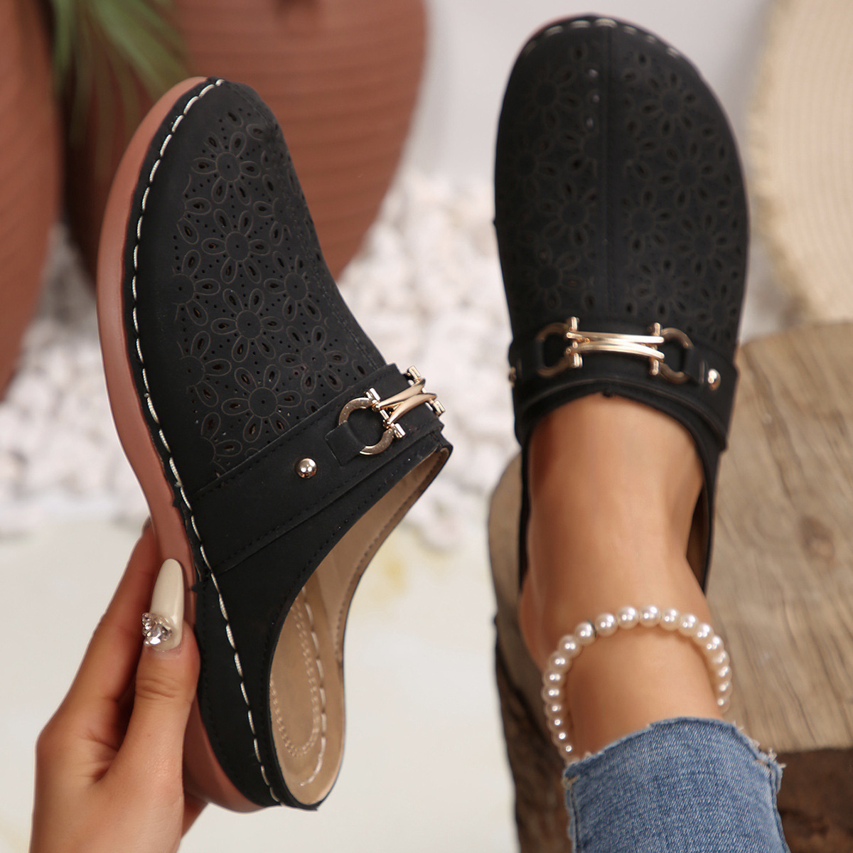 Cross-border trade large-sized new 2025 Baotou thick-soled women's flip-flops, European and American large-sized hollowed-out chain flip-flops for women Specification drawing