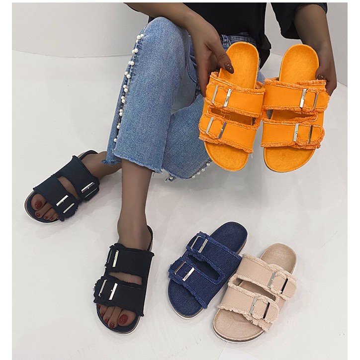 The 2025 new square-toed open-toe summer flat beach slippers are versatile, stylish and stylish Korean-style flip-flops Application Scenario