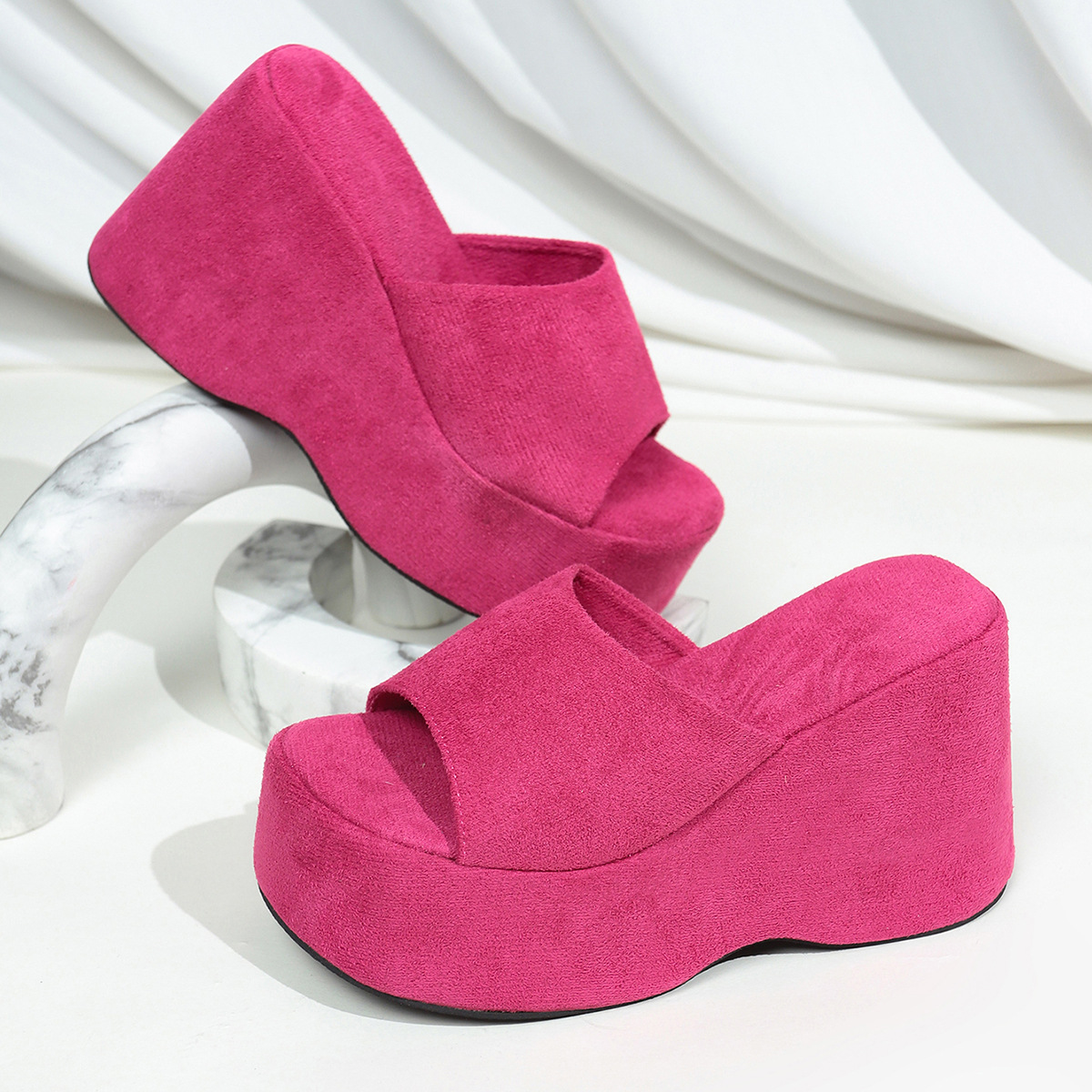In the summer of 2025, we are launching a new style of thick-soled, sloping, one-piece, large-sized, European and American suede height-increasing women's slippers details Picture