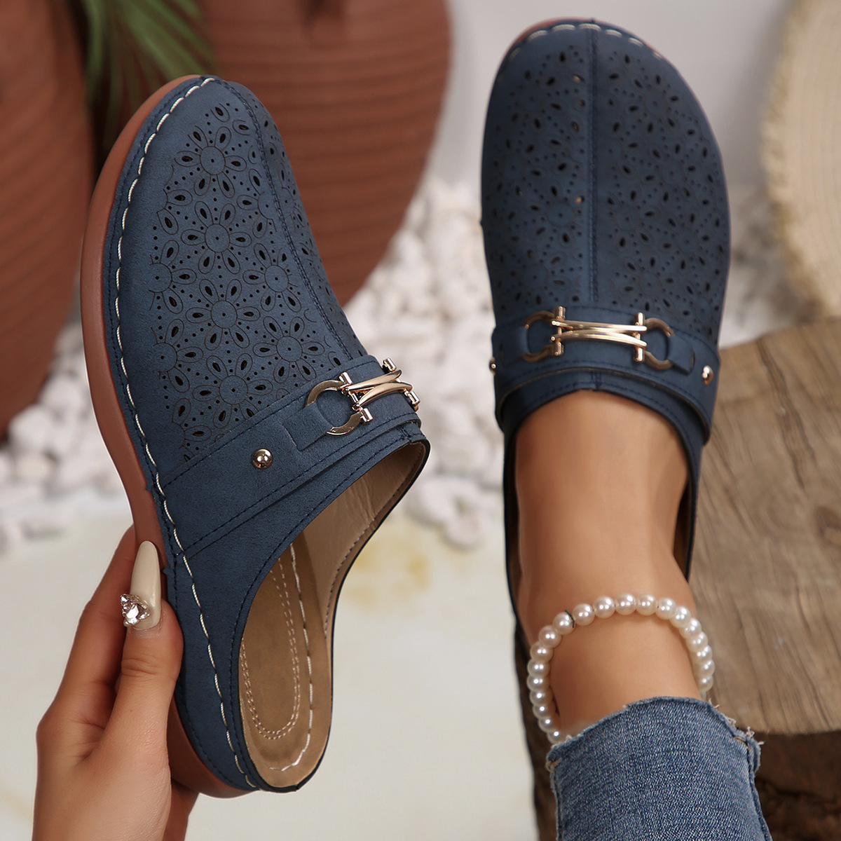 Cross-border trade large-sized new 2025 Baotou thick-soled women's flip-flops, European and American large-sized hollowed-out chain flip-flops for women full figure