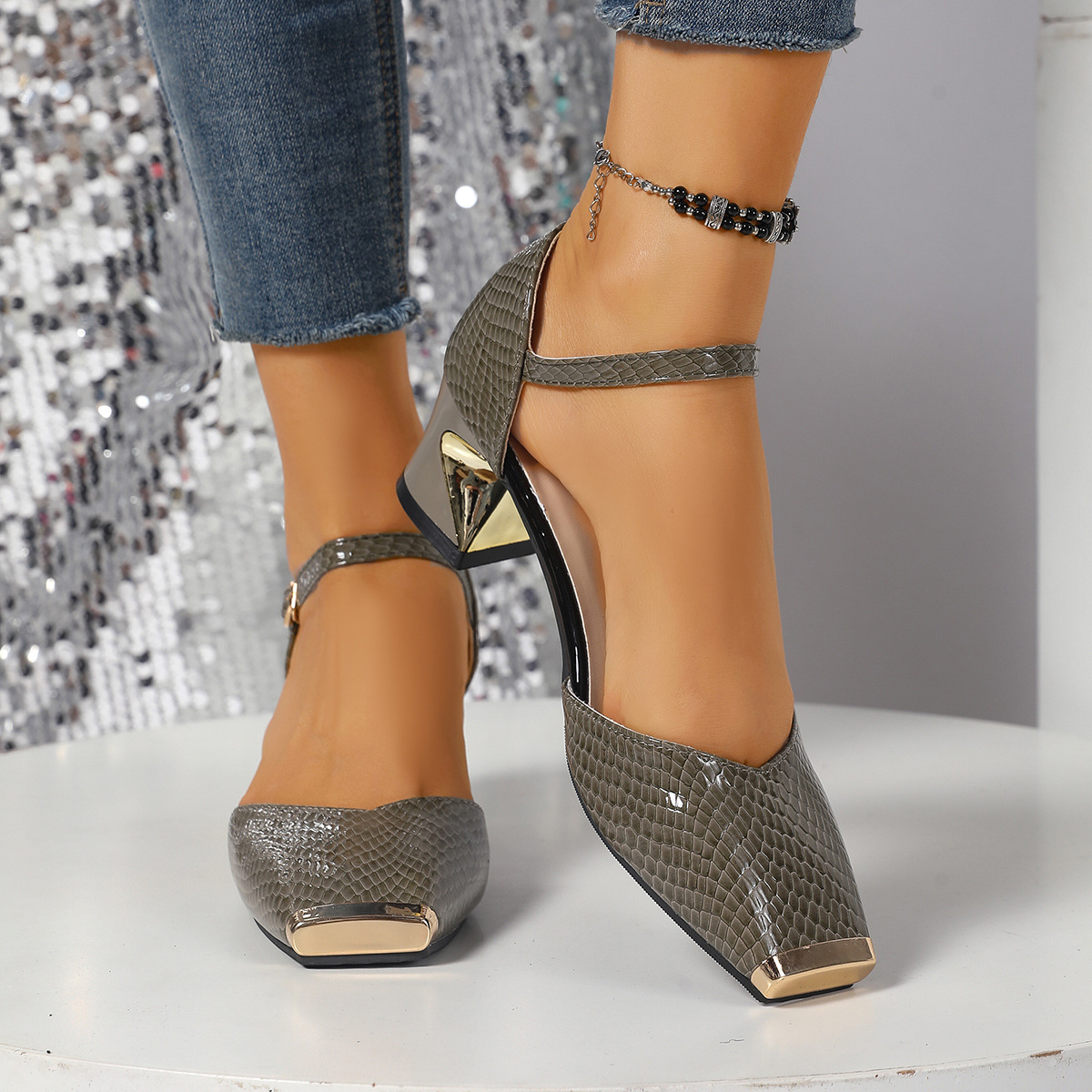 French-style stylish and versatile mid-heeled small leather shoes for Spring/Summer 2025, new metal square toe and shallow mouth women's chunk-heeled sandals Specification drawing