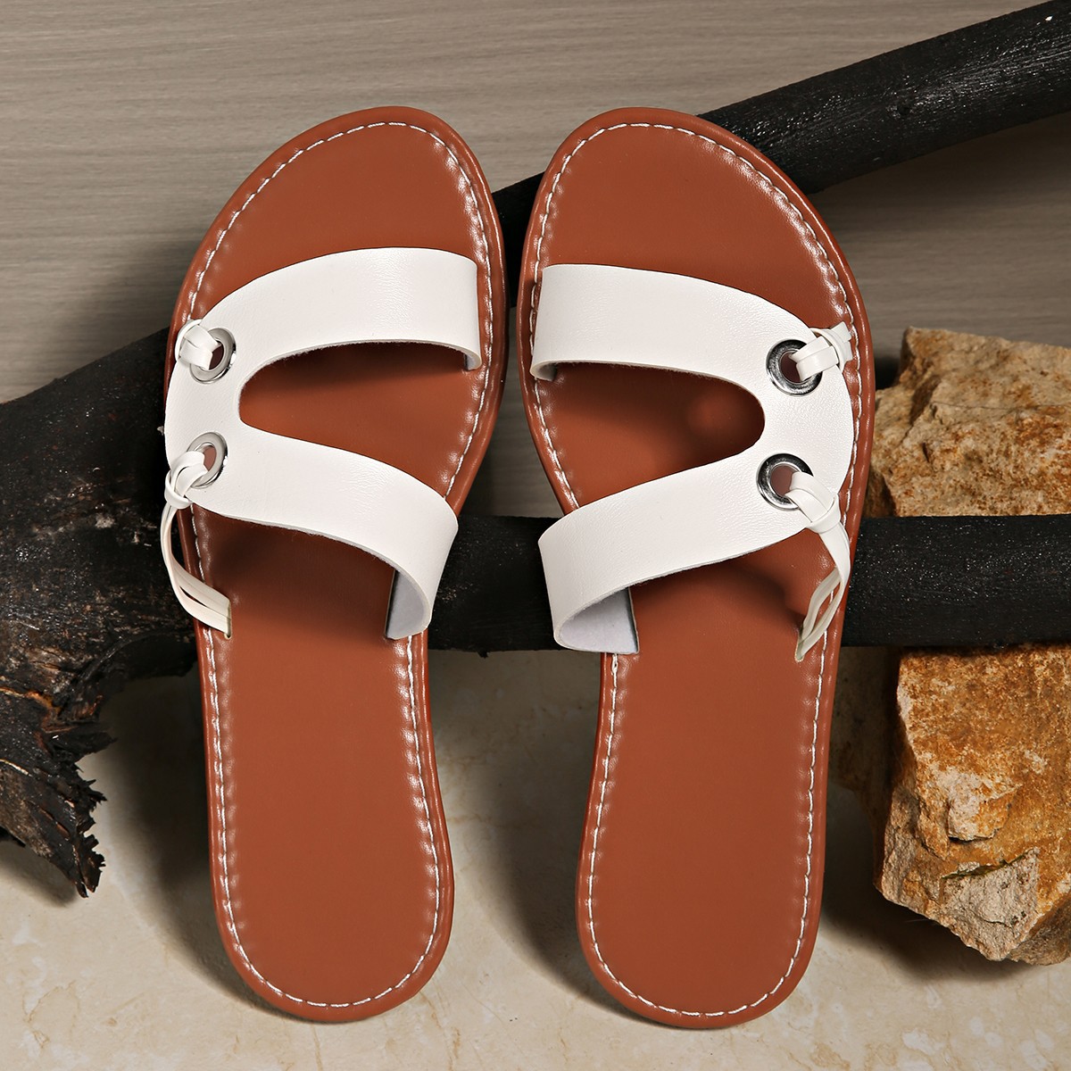 2025 Summer new large-sized flat sandals, cross-border European and American casual and comfortable one-piece beach slippers, women's wish Specification drawing