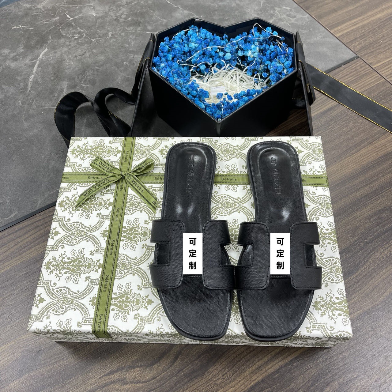 New Spring/Summer 2025 Korean-style one-shoulder slippers for women's outerwear, versatile sandals, flat-bottomed large-sized women's shoes 41-43 details Picture