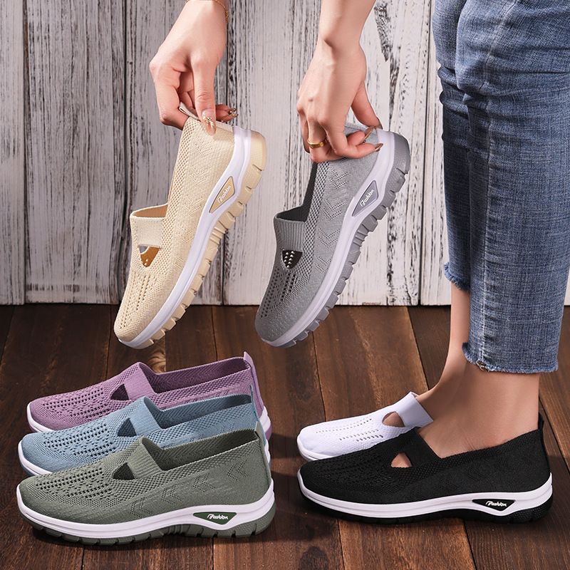 Women's shoes, versatile cross-border large-sized casual shoes, breathable single shoes made of flying fabric, shoes for middle-aged and elderly mothers, and cloth shoes on one foot Application Scenario