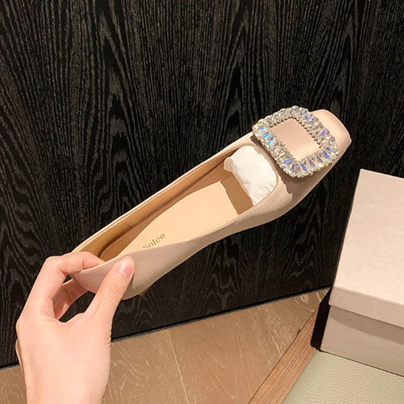 The new 2024 Spring and Autumn collection of Grape Mom's water diamond shallow mouth French square head silver pairs well with a skirt and single shoes for women, making it a versatile choice Application Scenario