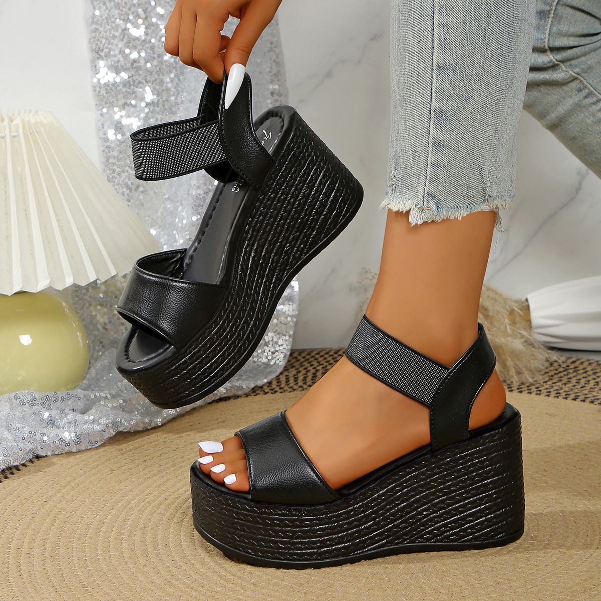 Cross-border trade large-sized sandals for women, 2025 new style European and American fish-mouth wedge heel one-strap women's shoes, size 43, independent station details Picture