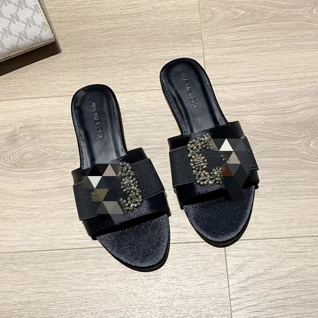 2024 Export Wholesale MB water diamond flat Slippers, fashionable anti-slip cool slippers, simple and elegant outdoor slippers for women details Picture