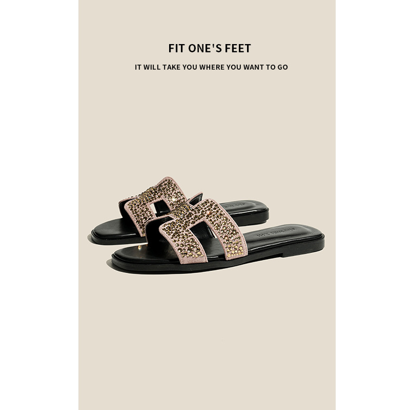 The 2025 new style of women's summer fashionable outdoor flat heel one-shoulder water-diamond cool slippers Application Scenario