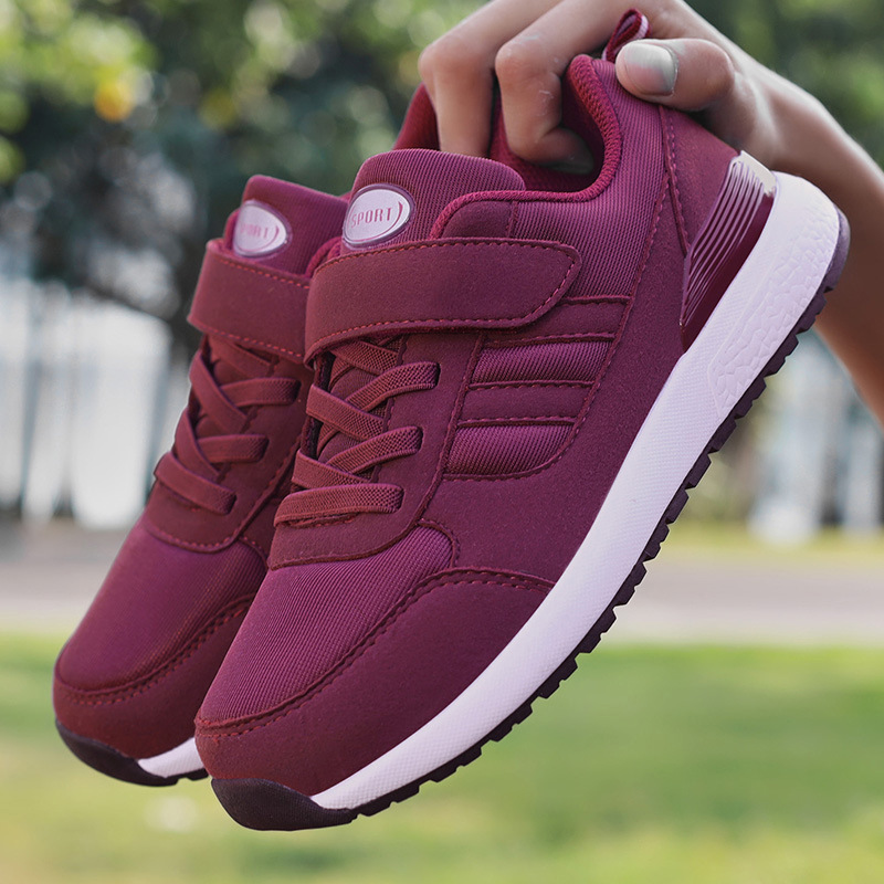 Mom Shoes Women's Spring New style comfortable sports shoes for middle-aged and elderly people, soft sole casual couple style Velcro walking shoes full figure