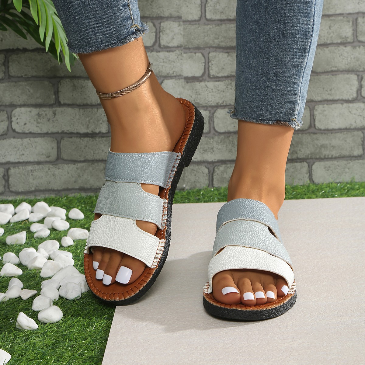 New large-sized flat slippers for women's summer in cross-border trade, color-blocked flip-flops, and European and American fish-mouth cool slippers for outerwear details Picture
