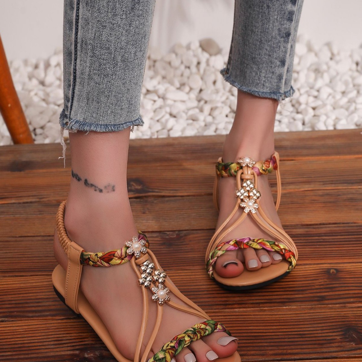 European and American cross-border large-sized 2025 fashion sandals for women, Bohemian style, metal color block, tight band, open-toe beach shoes, loose details Picture