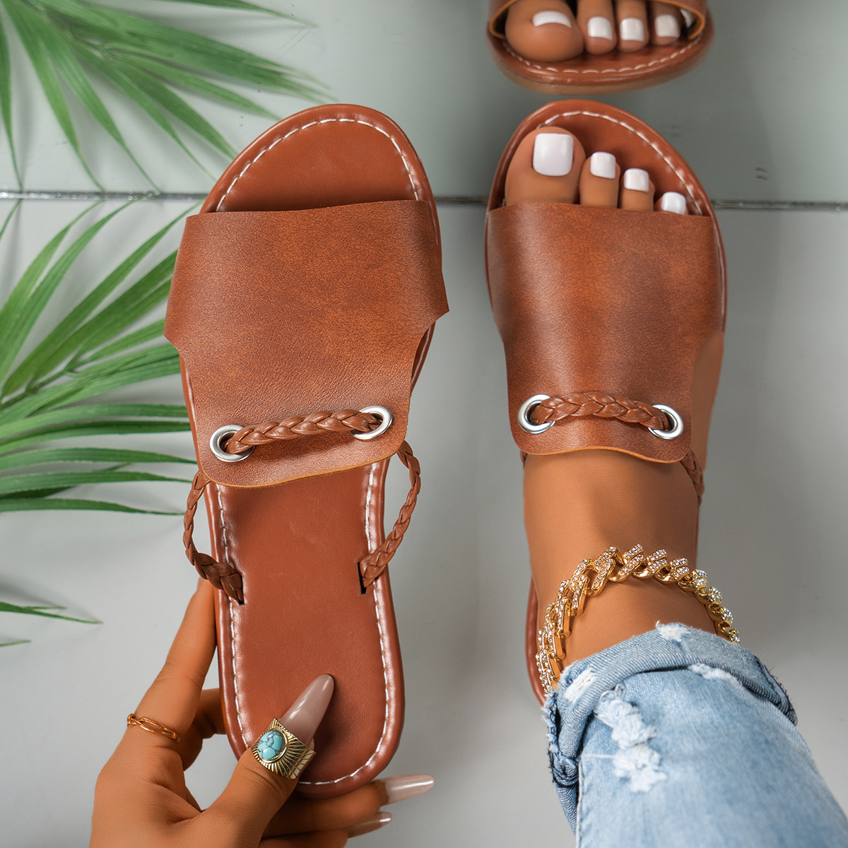 Wholesale of large-sized 2024 summer new style women's solid color woven simple daily beach slippers Specification drawing
