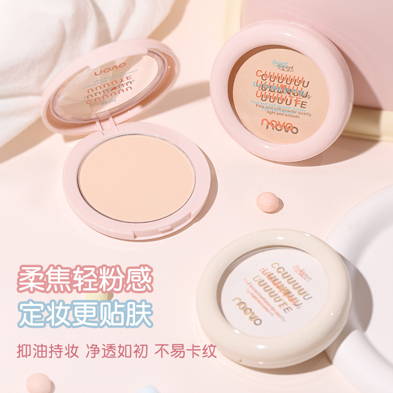 NOVO's light and soft setting powder compact is oil-repellent, long-lasting, concealer, and does not stick. It is suitable for both dry and wet oily skin and is water-resistant and sweat-proof full figure