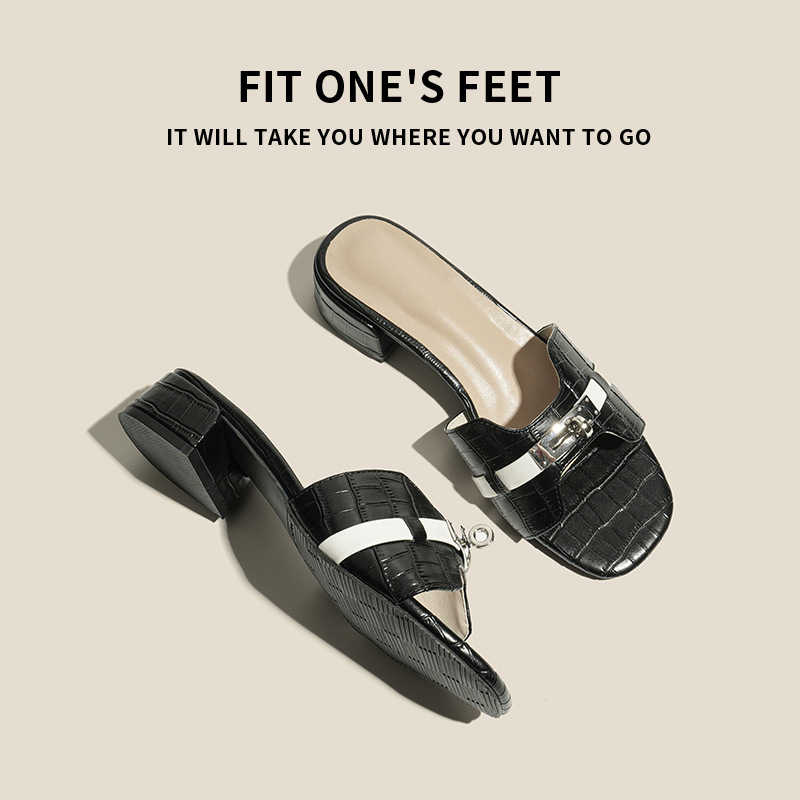 In the summer of 2025, women wear high-end French flip-flops with small gold buckles and crocodile patterns. These are chunky-heeled beach slippers details Picture
