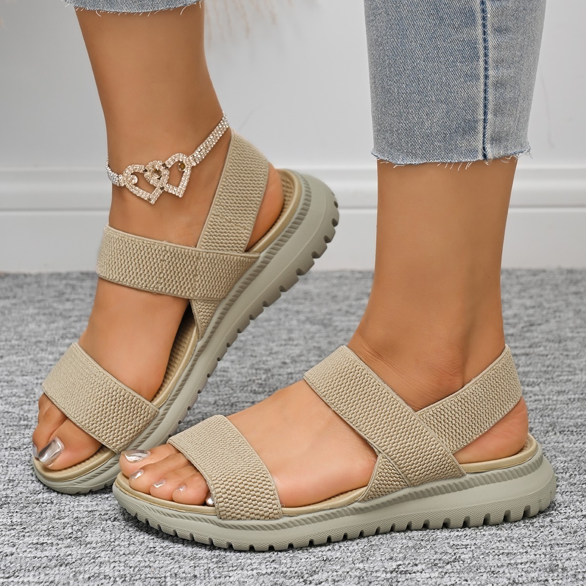 New Roman thick-soled wedge and versatile women's sandals in an ins style, cross-border fashion, height-increasing, lightweight and large size for export full figure