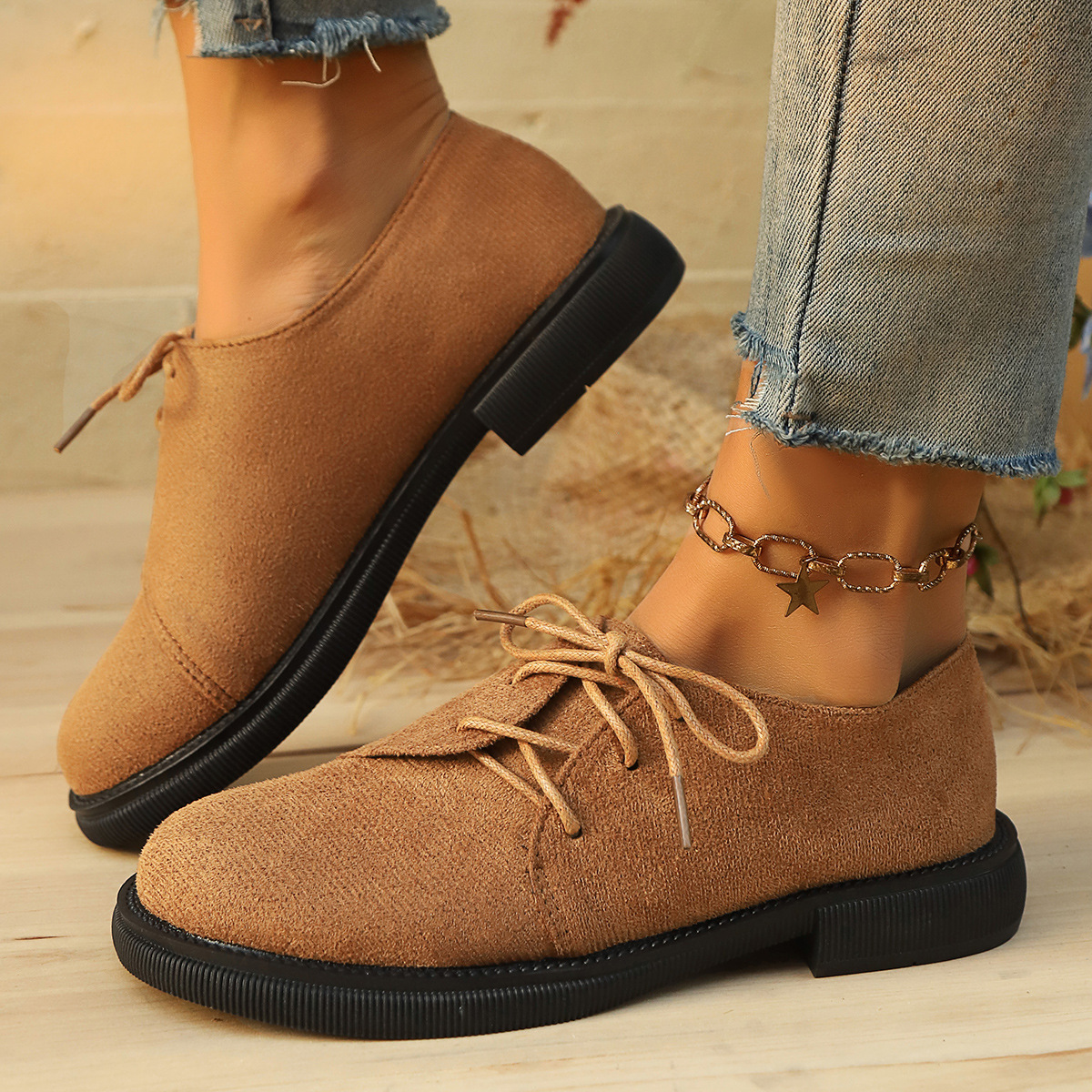 Cross-border large-sized low-heeled loafers for women 2025 Spring and Autumn new square-heeled lace-up leopard print British-style small leather shoes Application Scenario