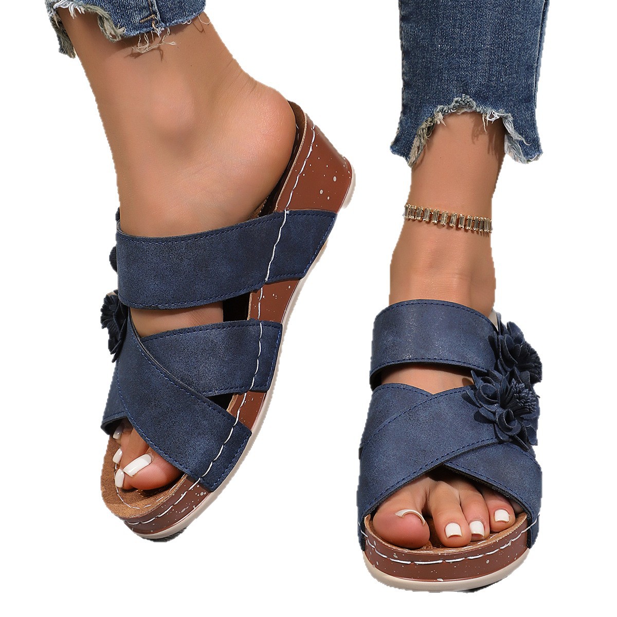 Wholesale of 2025 large-sized, thick-soled, slope-heeled, women's, European and American flower-patterned, new cross-border flip-flops Item Picture