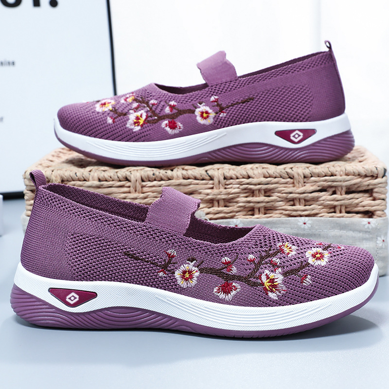 Women's shoes, versatile casual shoes, cross-border large-sized embroidered shoes, soft-soled, comfortable and not tiring to the feet, mom's shoes, flying woven single shoes full figure
