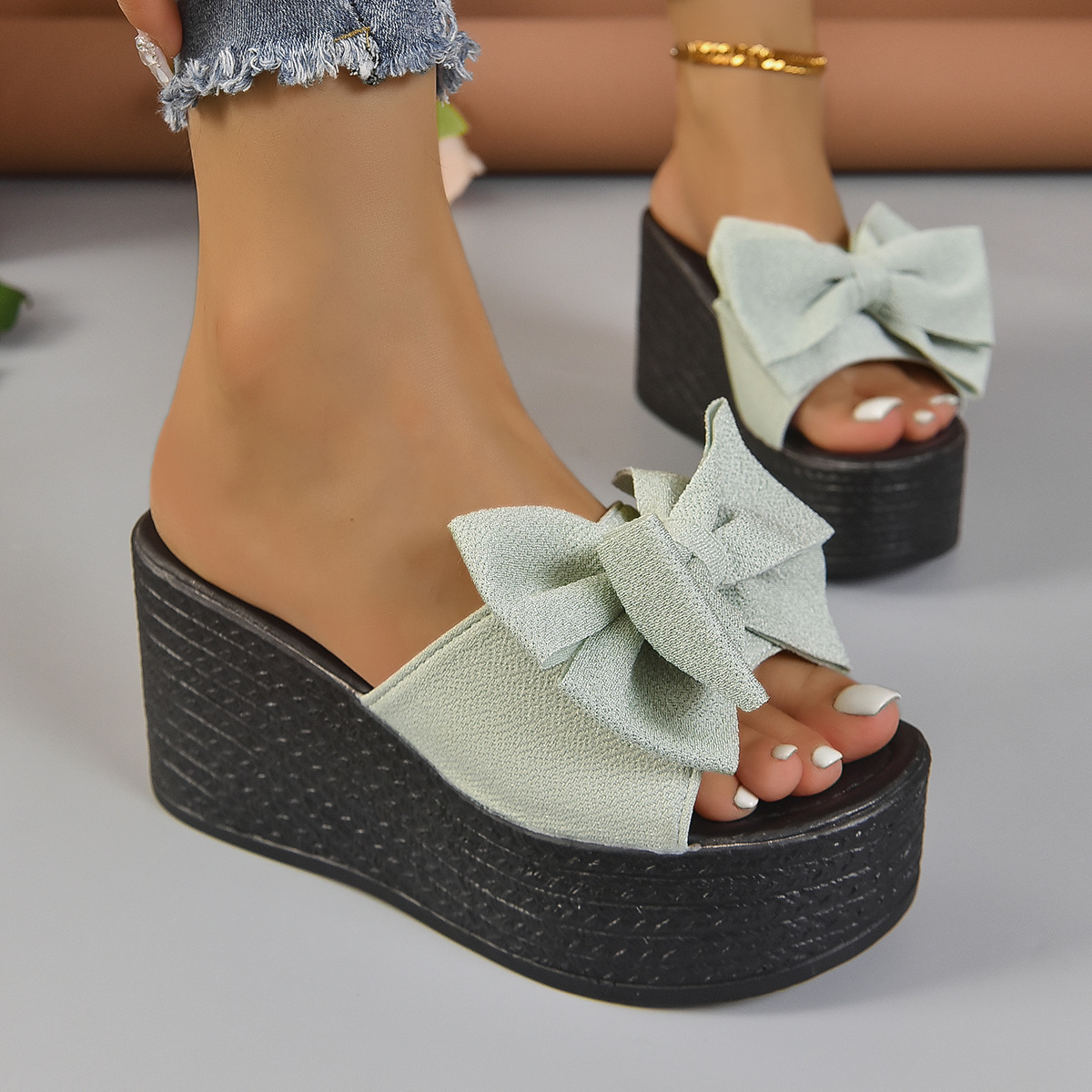 Women's slippers 2024 summer European and American fashion round-toed flip-flops for lazy women, flower-soled flip-flops for women to wear outside Application Scenario