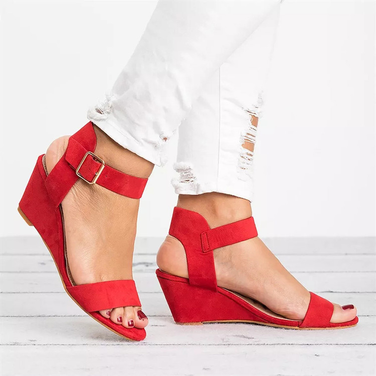 New plus-size sandals for export from Europe and America with wedge heels and buckle. New versatile plus-size sandals for women on Amazon and wish Specification drawing