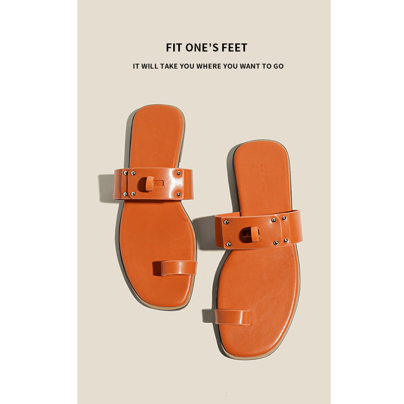 The 2025 summer new style of toe-flat, outerwear slippers for women with belt buckles, Roman beach slippers, fashionable one-shoulder slippers Application Scenario