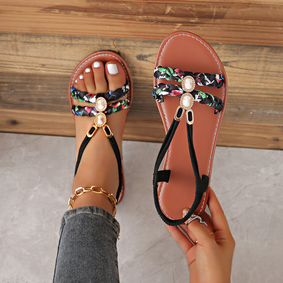 Bohemian-style women's sandals 2025 Summer new style colorful woven beaded round-toed comfortable flat sandals full figure