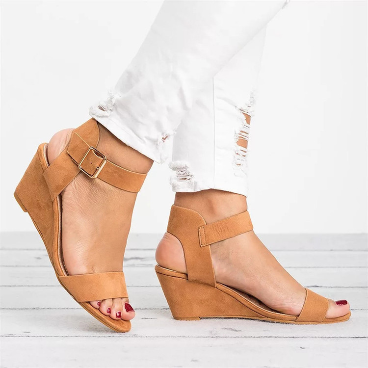 New plus-size sandals for export from Europe and America with wedge heels and buckle. New versatile plus-size sandals for women on Amazon and wish Application Scenario