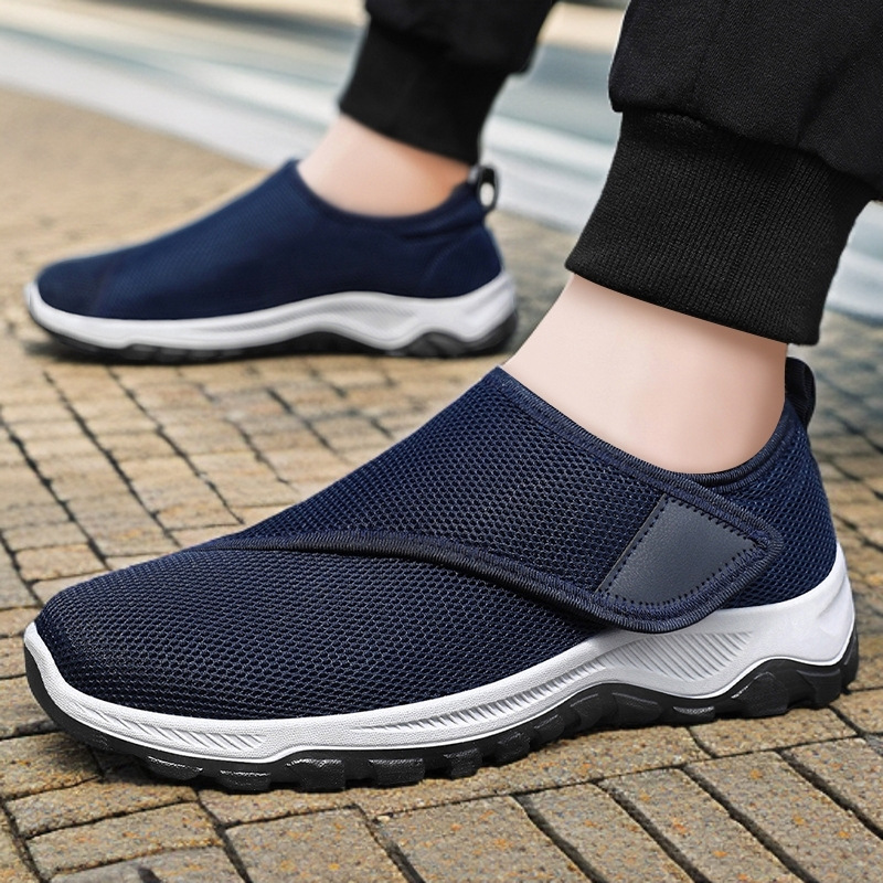Spring new breathable casual men's shoes, old Beijing cloth shoes, cross-border fashion round toe Velcro Dad walking shoes full figure