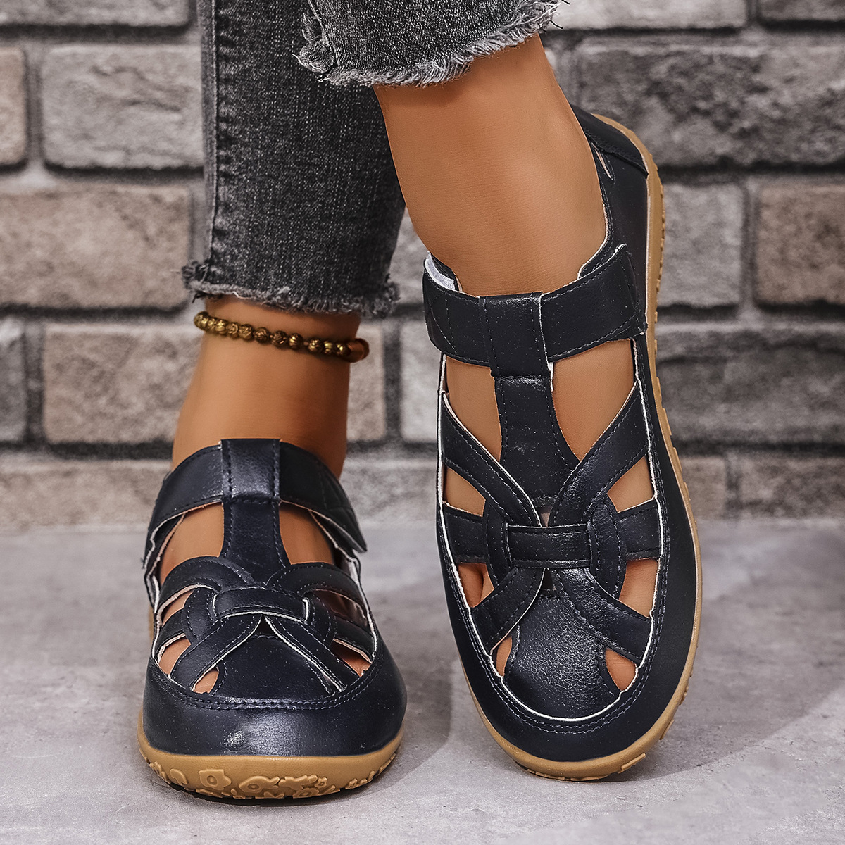 Cross-border 2025 Spring/Summer New casual beach sandals for women, large size, foreign trade hollowed-out Korean Velcro sandals Specification drawing