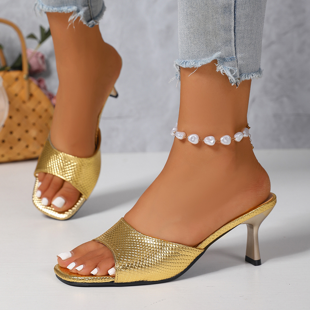 New summer style for foreign trade 2025, European and American style, fashionable and versatile, thin-heeled flip-flops, low-heeled sexy fish-mouth sandals, large size 43 Specification drawing