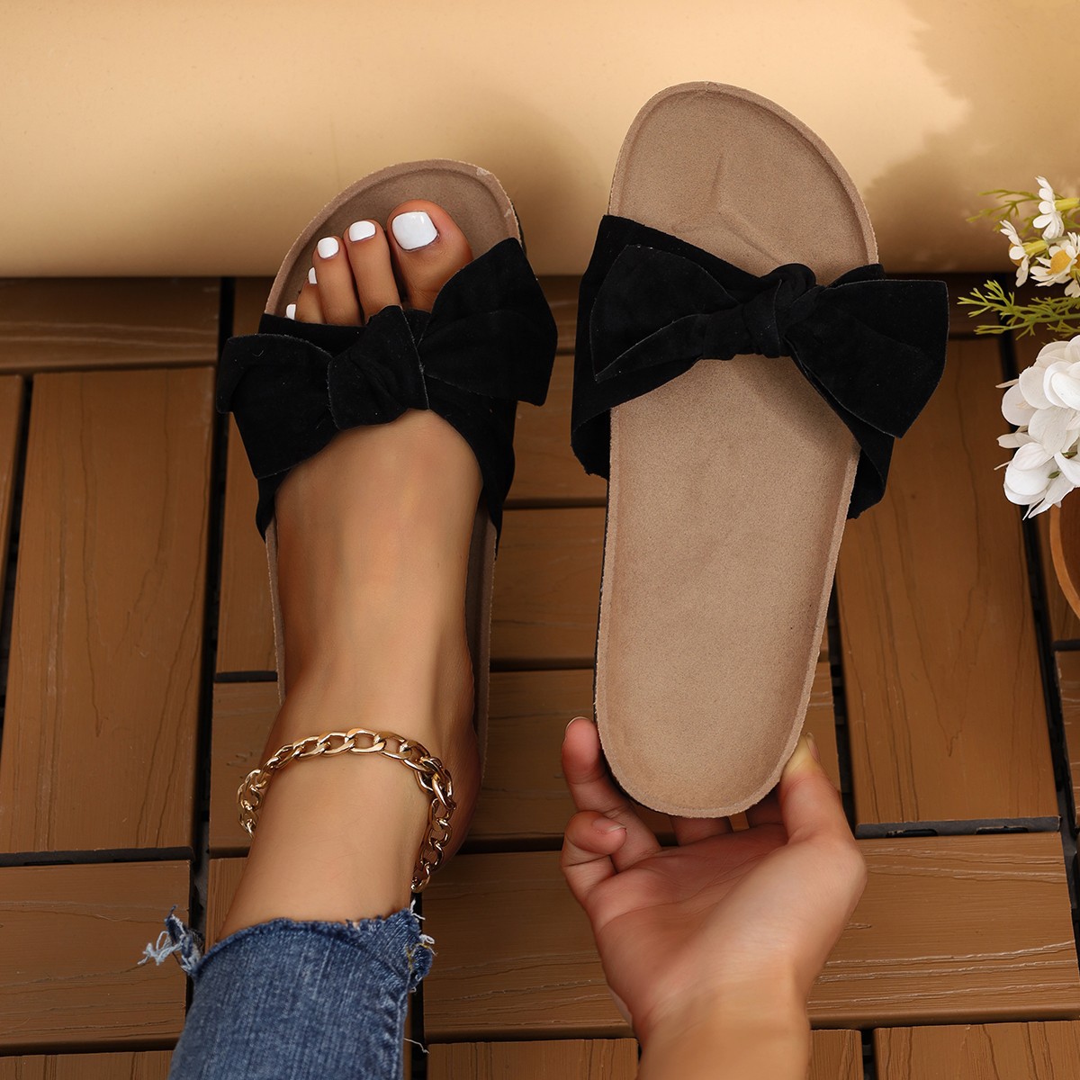 Cross-border slippers for women, plus-size, summer outerwear, summer fashion bow, 2024 new Korean-style versatile women's cool slippers Application Scenario