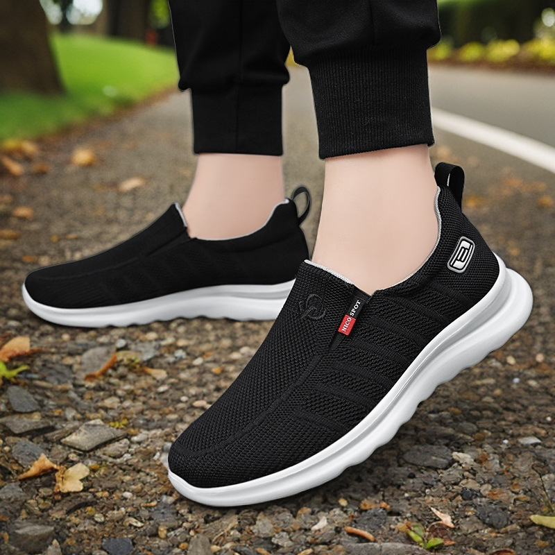 Men's casual shoes, versatile Southeast Asian cross-border men's shoes, lazy people wear single shoes on one foot, flying woven old Beijing cloth shoes Application Scenario