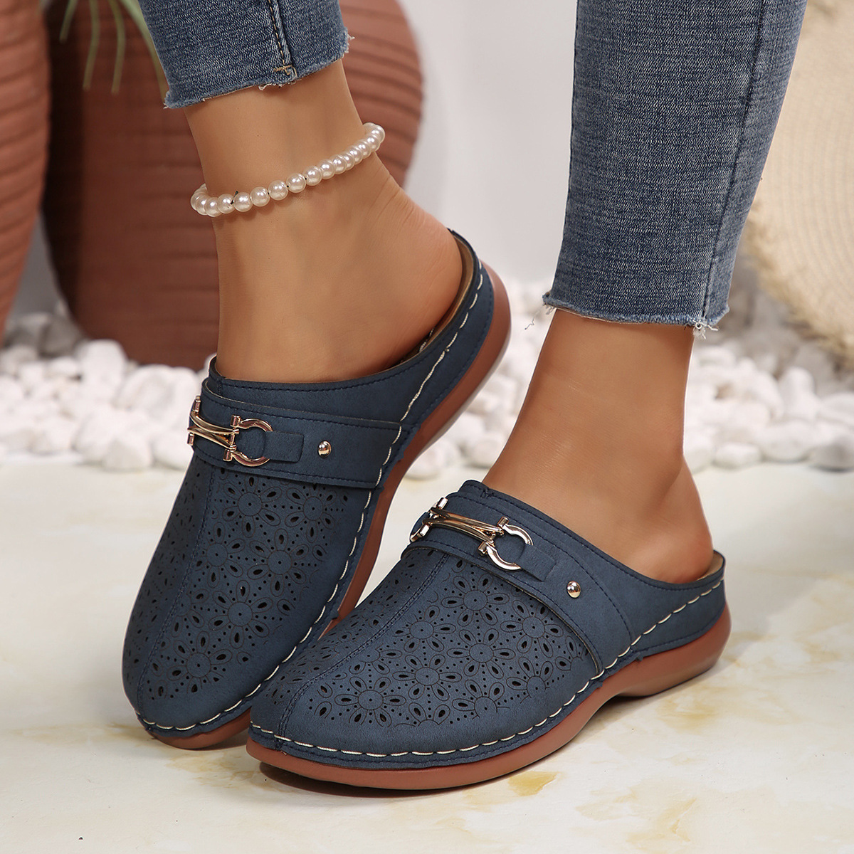 Cross-border trade large-sized new 2025 Baotou thick-soled women's flip-flops, European and American large-sized hollowed-out chain flip-flops for women details Picture