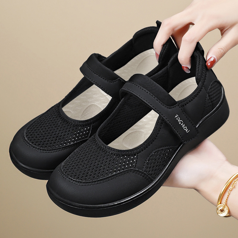 Spring new breathable casual shoes for women, versatile, soft-soled and not tiring to the feet, Velcro shoes for middle-aged and elderly mothers Application Scenario