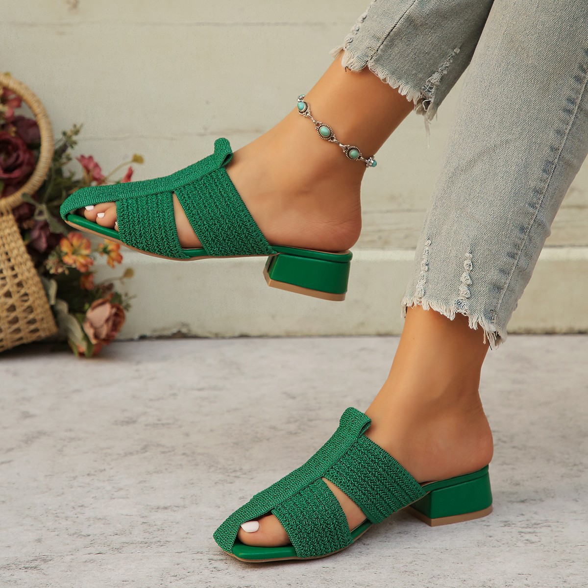 Summer 2025 new large-sized, mid-heel, thick-heel, woven, outerwear, flip-flops, fashionable, foreign trade women's casual shoes full figure