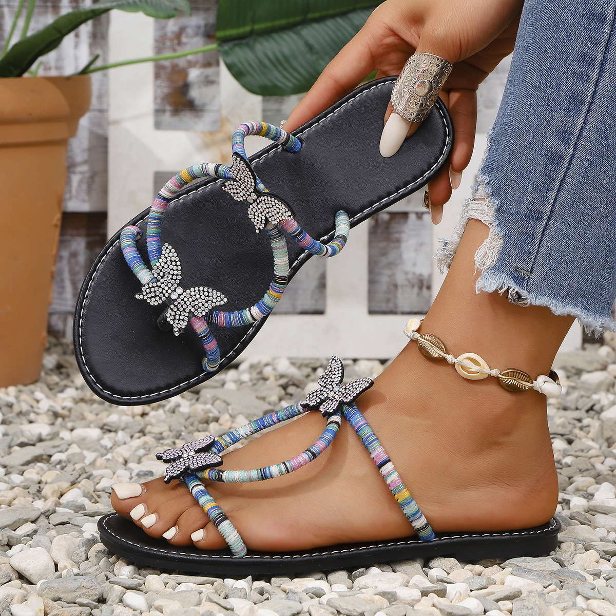 In 2025, colorful knot-tied European and American large-sized open-toe flat beach flip-flops for export, rhinestone butterfly fashion cross-border Application Scenario