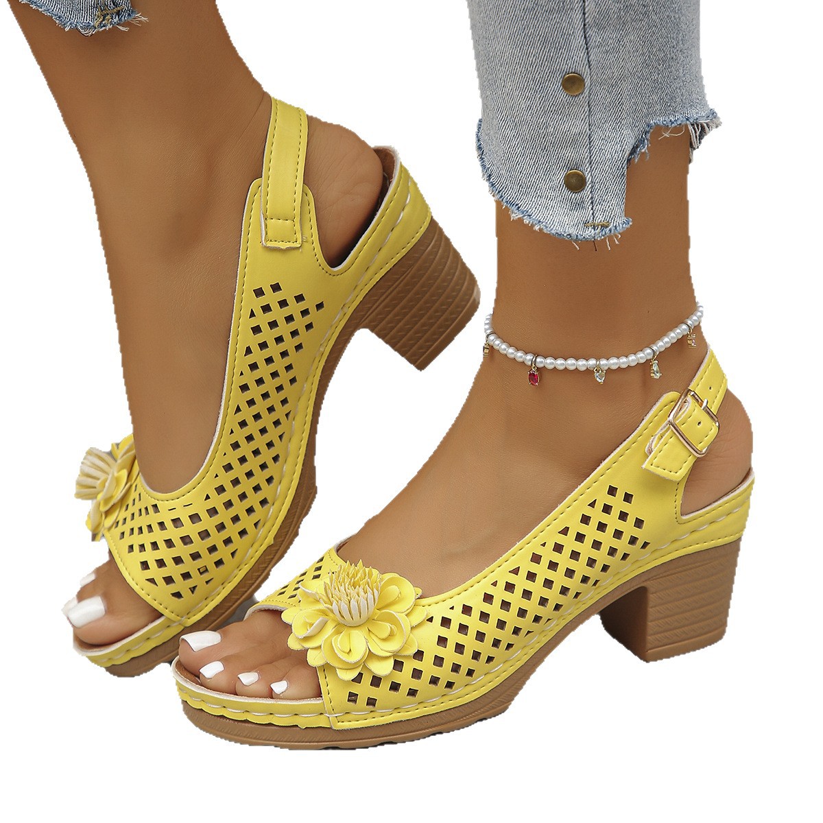 Cross-border large-sized flower-patterned high-heeled sandals for women 2025 summer new style, European and American fashion chunk-heeled buckle sandals for women Item Picture