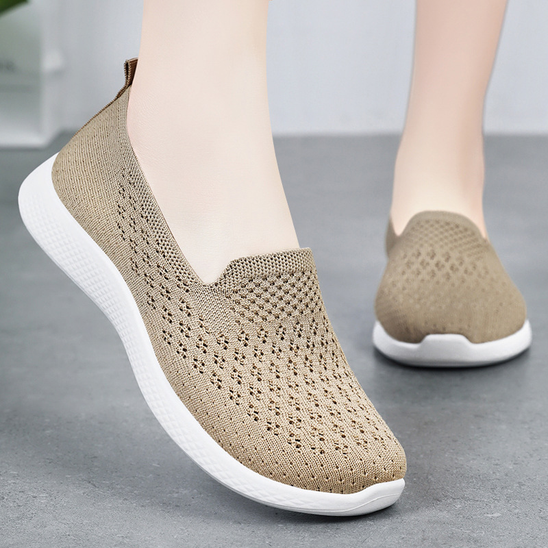 Women's shoes, versatile casual shoes, summer shallow-mouthed flat shoes for the elderly, mother's shoes, export single shoes, old Beijing cloth shoes details Picture