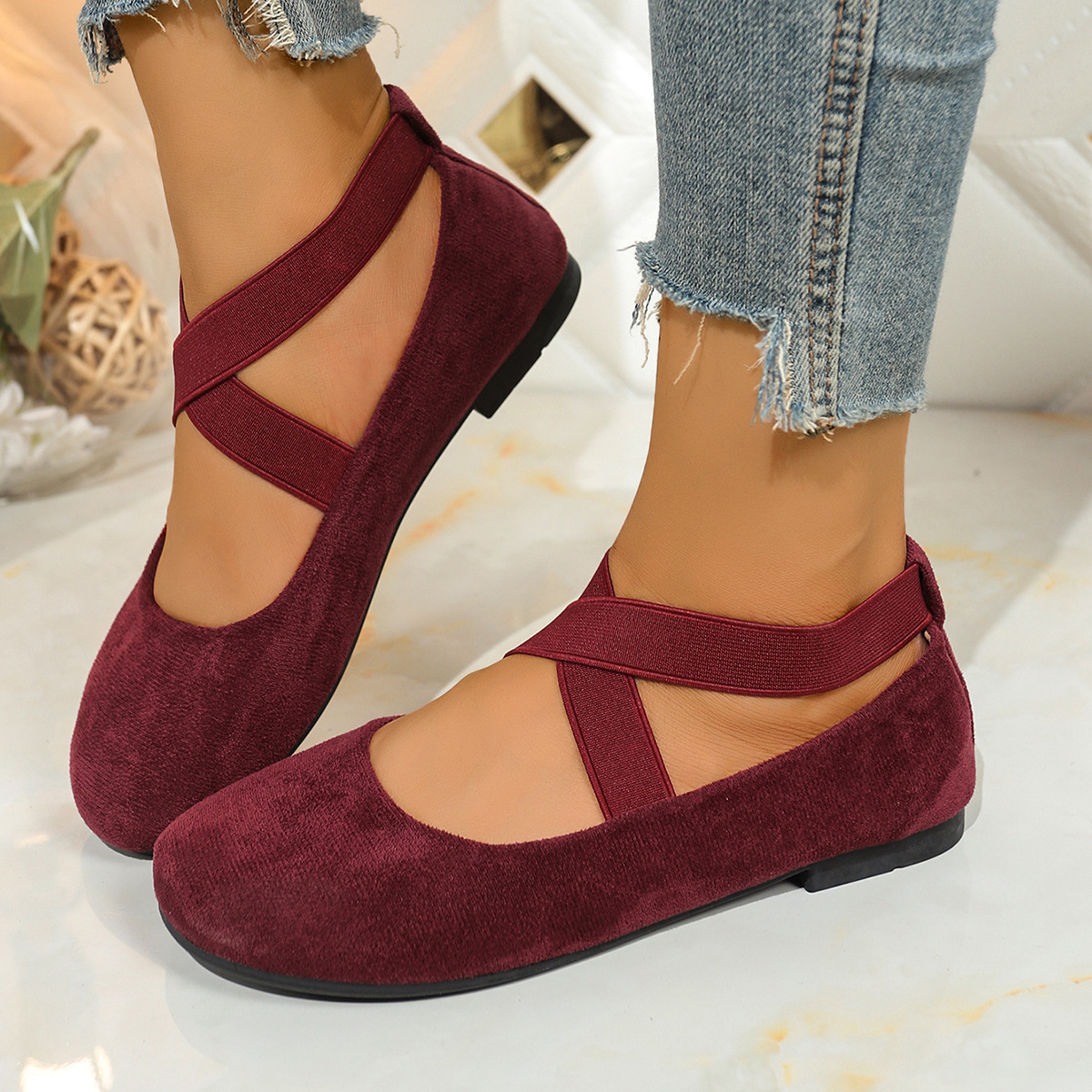 wish's new summer collection of European and American shallow-mouthed elastic lace-up round-toe women's shoes is a bestseller for flat dancing moms full figure