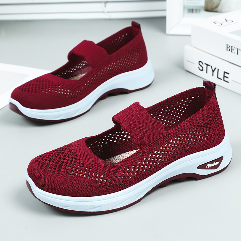 Women's summer shallow-mouthed fly-knit single shoes, breathable, one-foot flat shoes, shoes for middle-aged and elderly mothers, old Beijing cloth shoes Application Scenario
