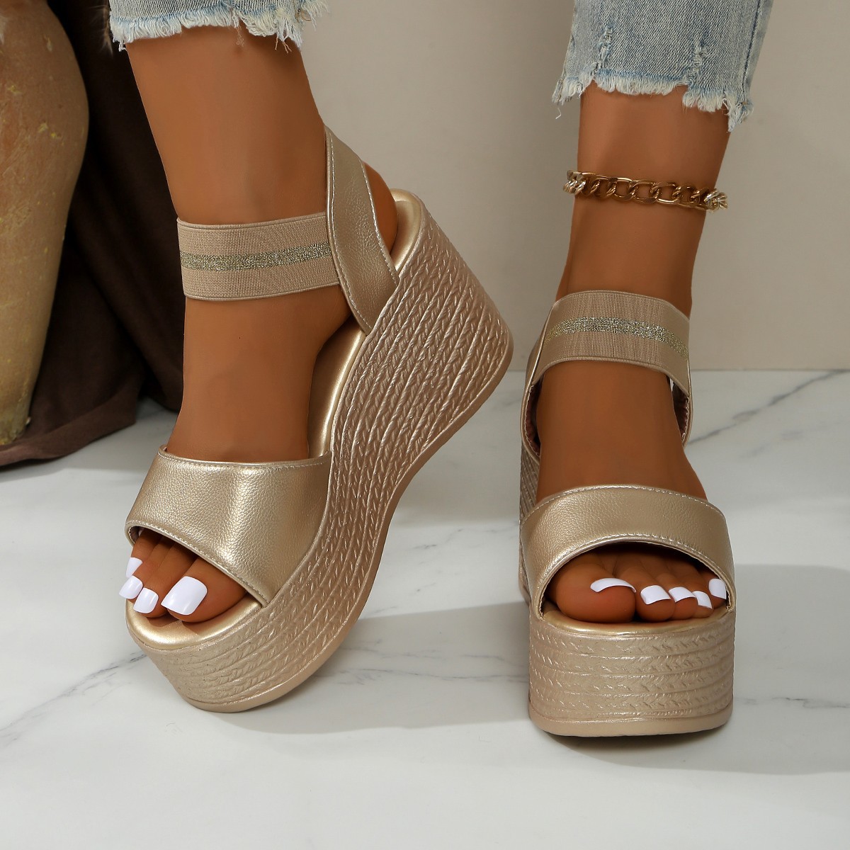 Cross-border trade large-sized sandals for women, 2025 new style European and American fish-mouth wedge heel one-strap women's shoes, size 43, independent station Application Scenario